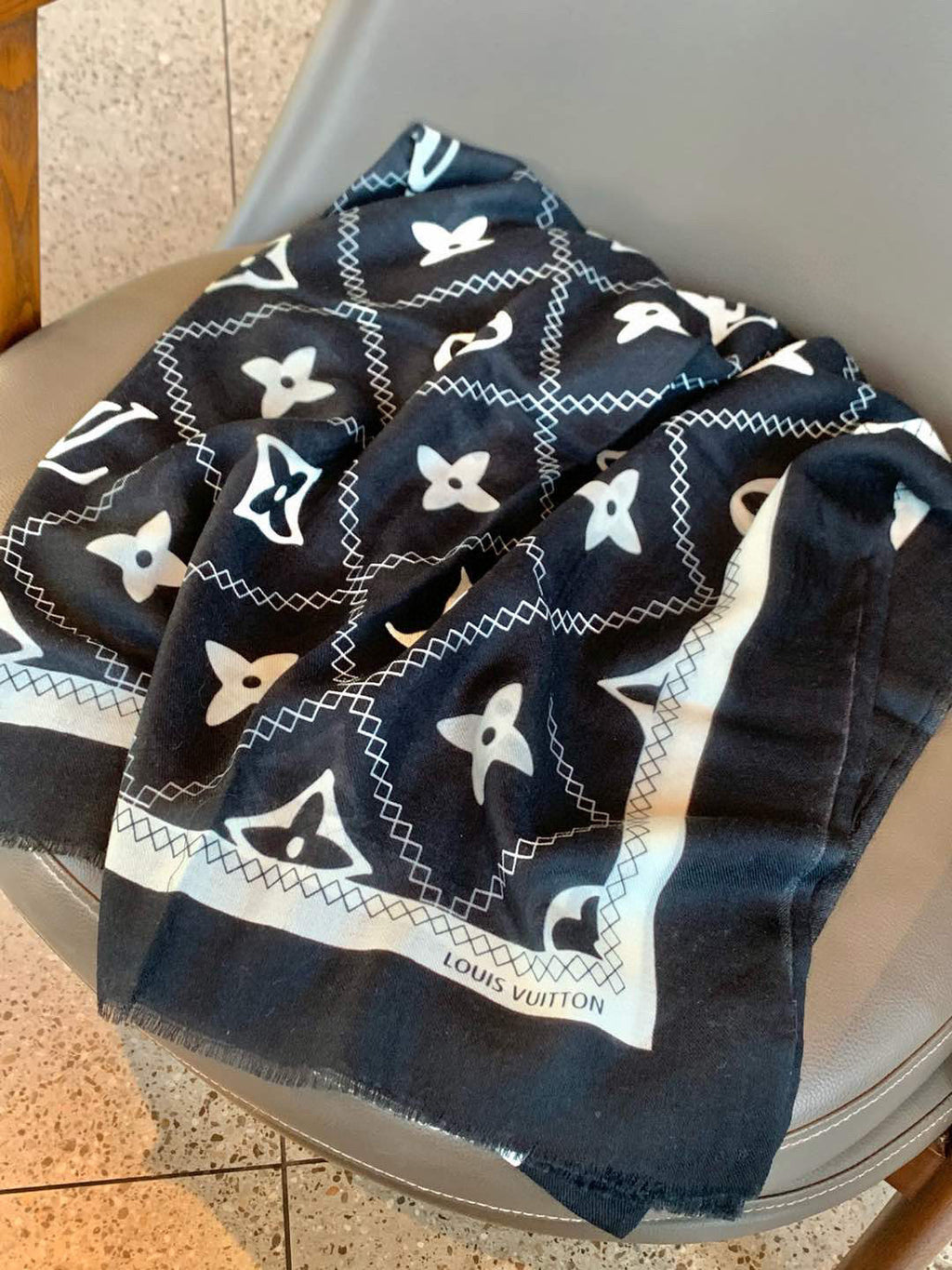 LOUIS VUITTON LV SCARF 200 CM IN CASHMERE 738534