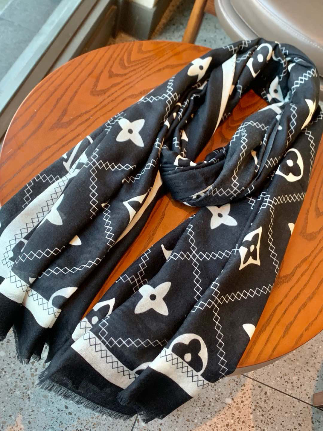 LOUIS VUITTON LV SCARF 200 CM IN CASHMERE 738534