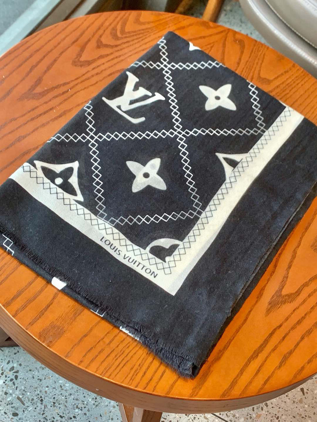 LOUIS VUITTON LV SCARF 200 CM IN CASHMERE 738534