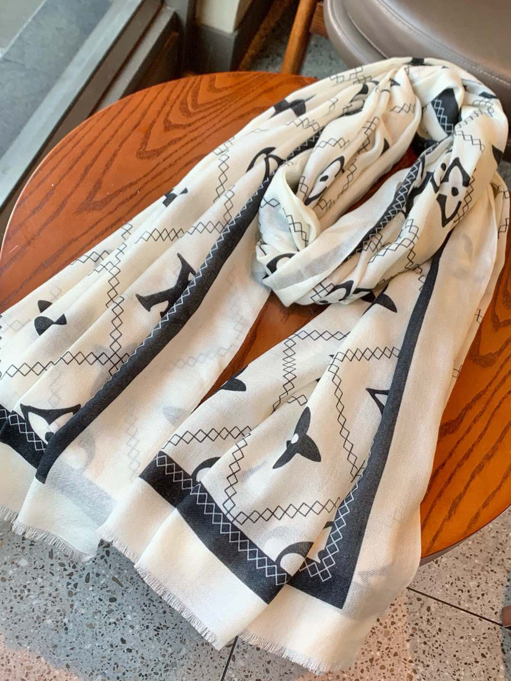 LOUIS VUITTON LV SCARF 200 CM IN CASHMERE 738535