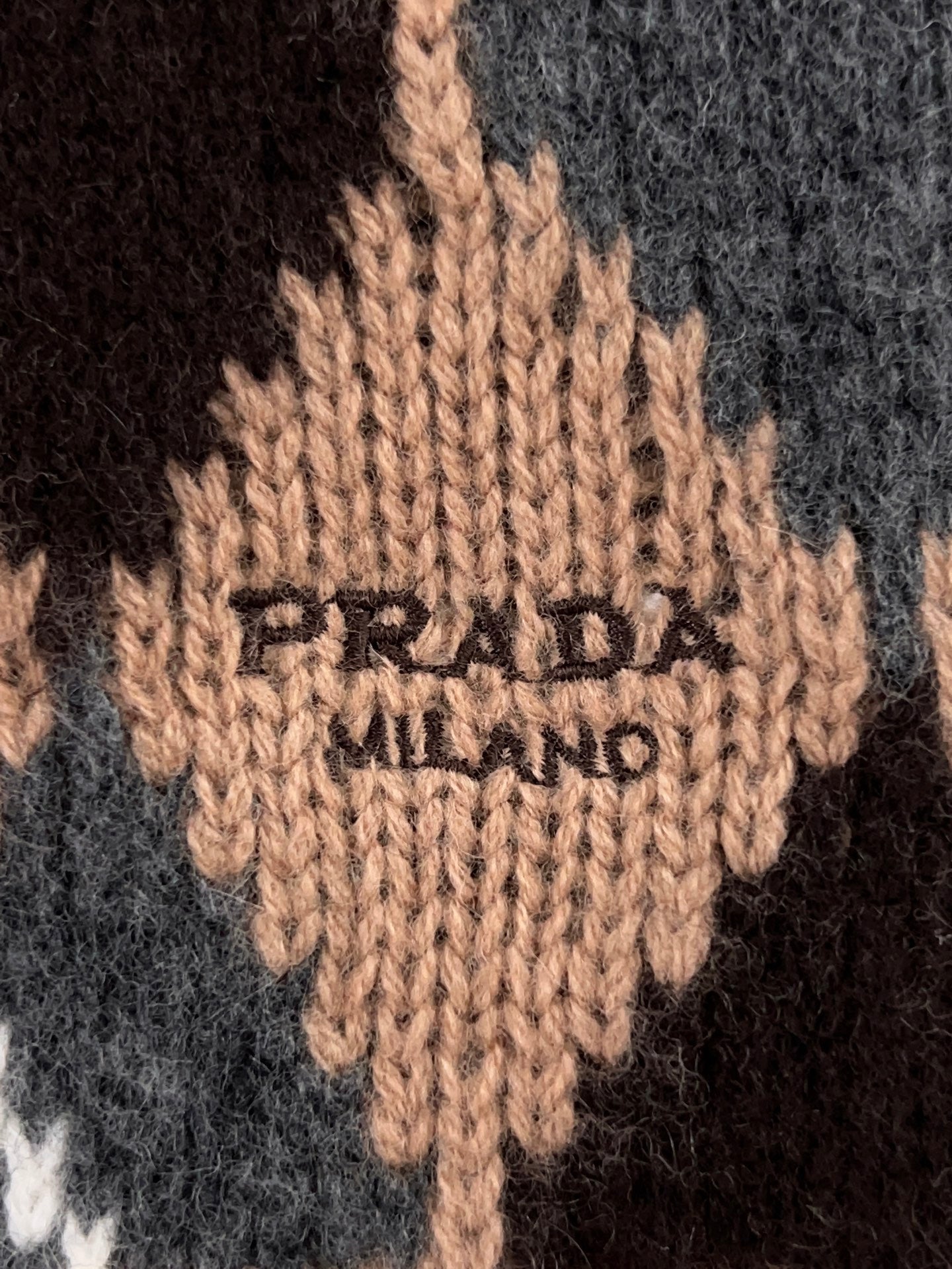 PRADA KNIT TOP STYLE 84