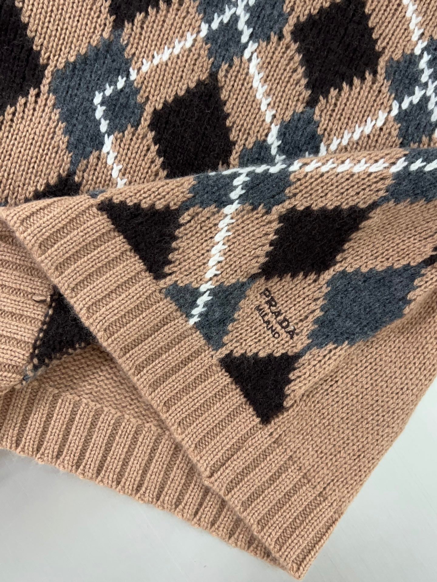 PRADA KNIT TOP STYLE 84