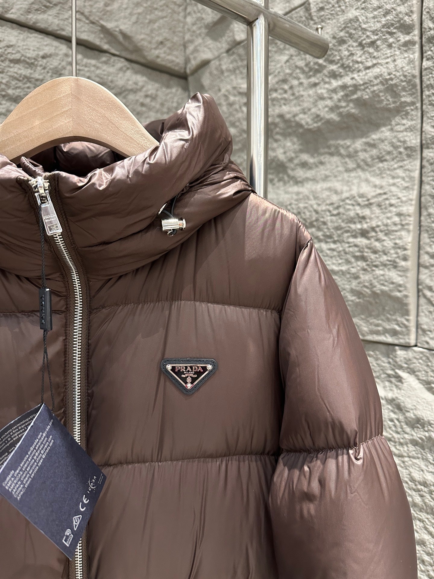 PRADA 25S MEDIUM-LENGTH GOOSE DOWN COAT 224