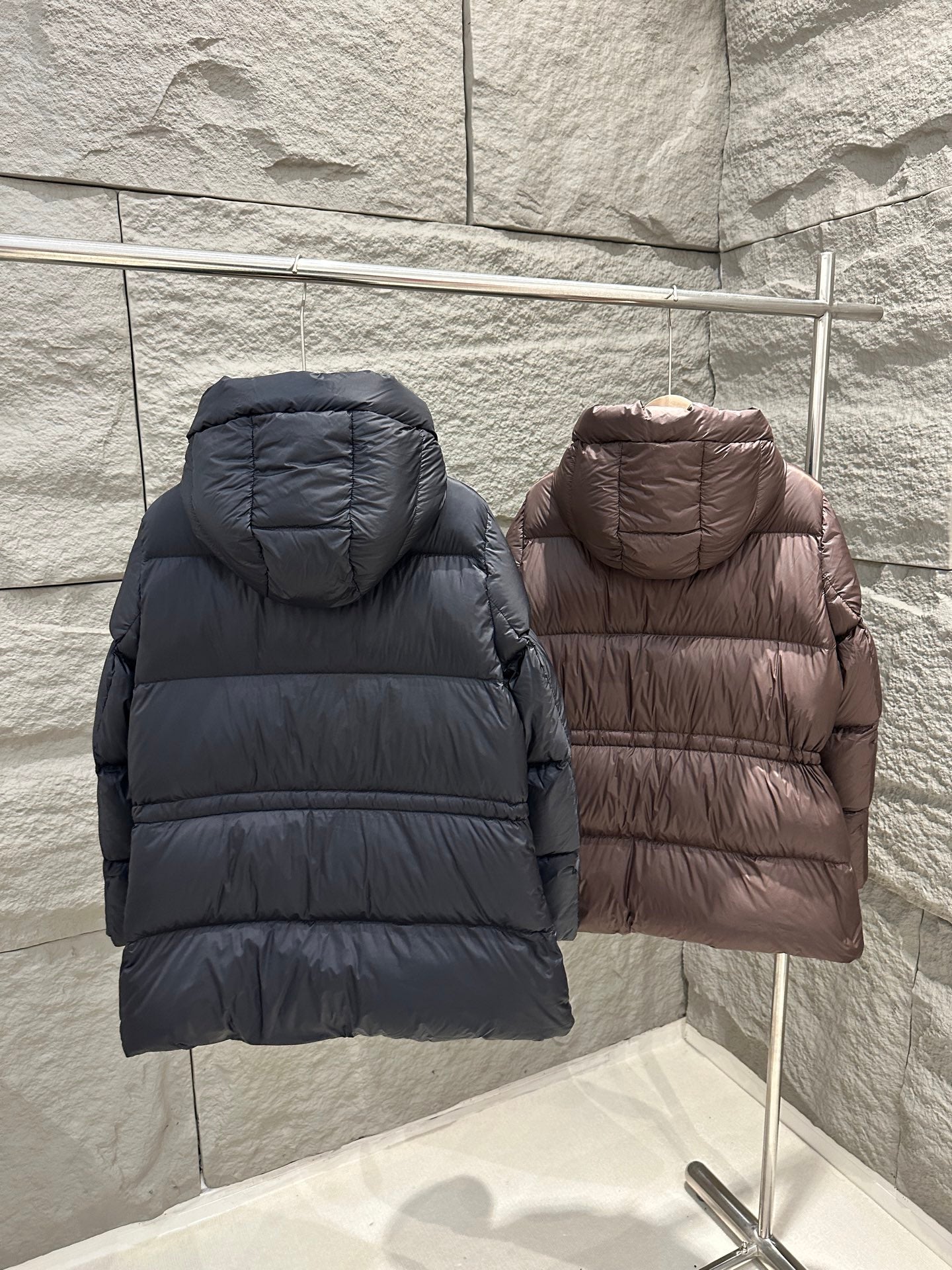 PRADA 25S MEDIUM-LENGTH GOOSE DOWN COAT 224