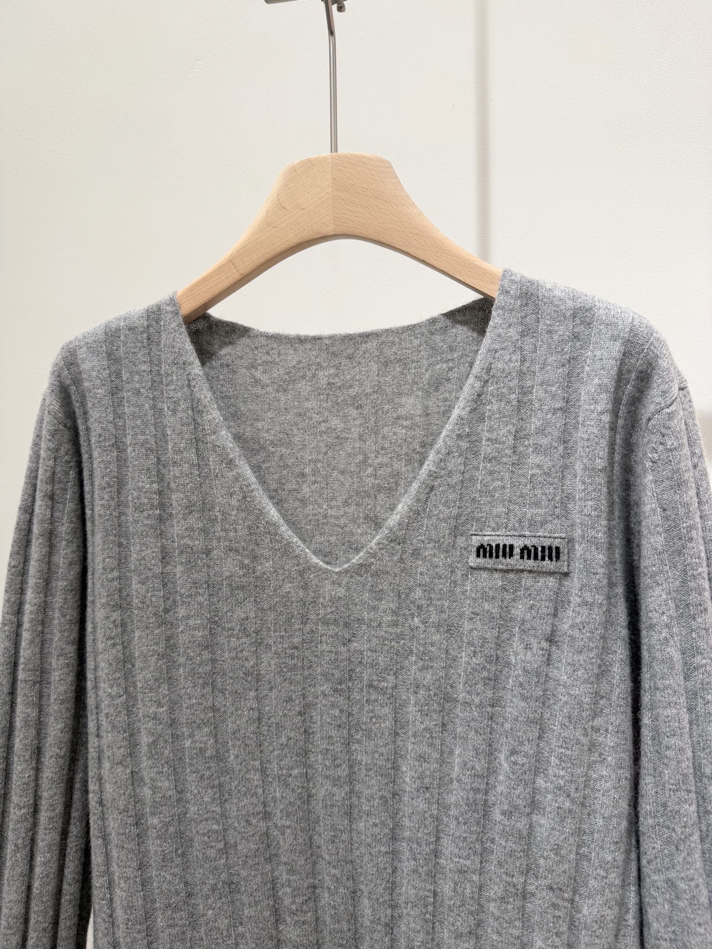 MIUMIU V-NECK SWEATER STYLE 761