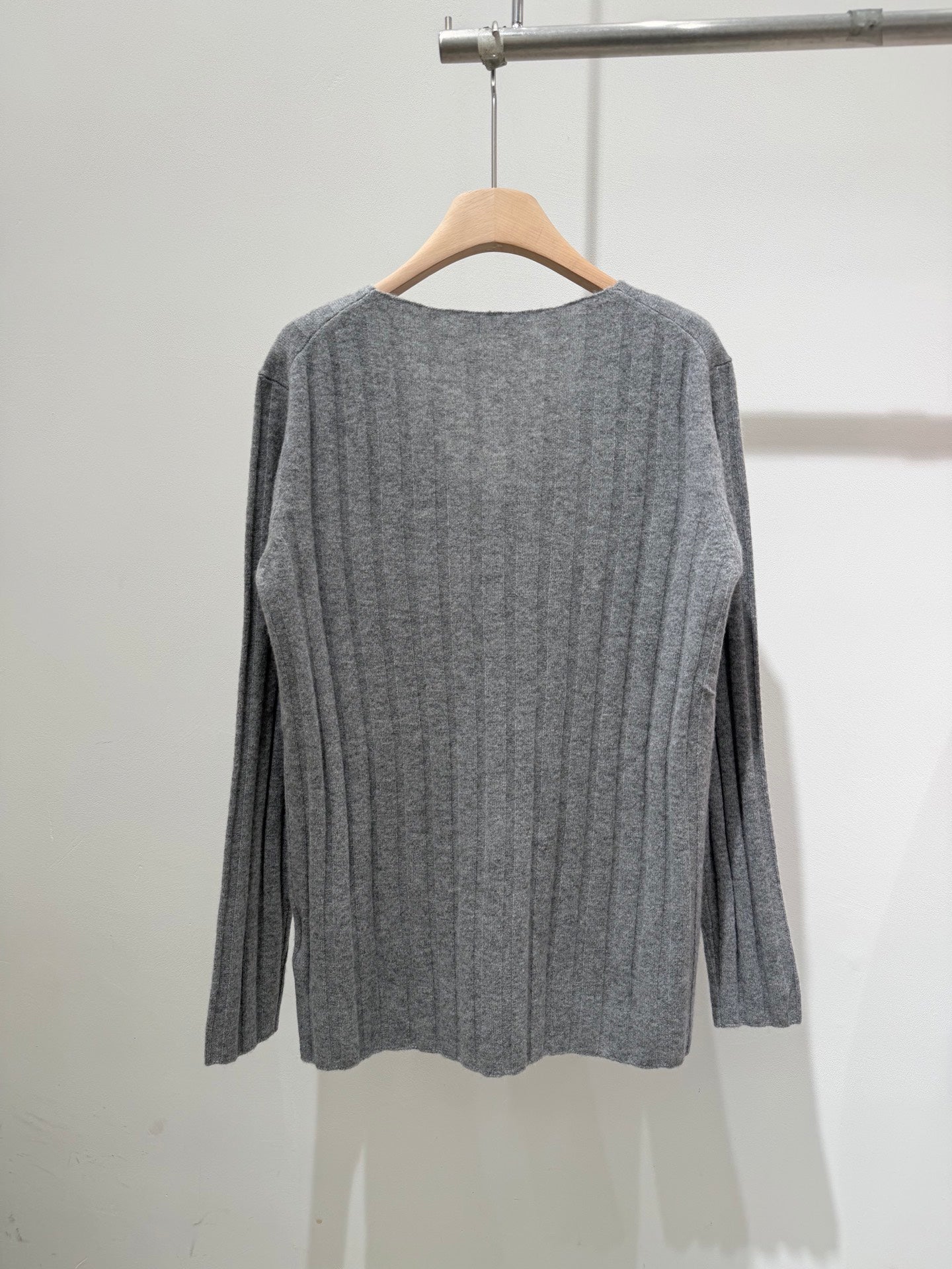 MIUMIU V-NECK SWEATER STYLE 761