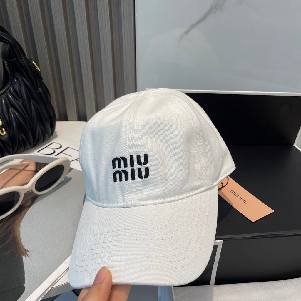 MM BASEBALL CAP IN WHITE FABRIC BRAND EMBROIDERY