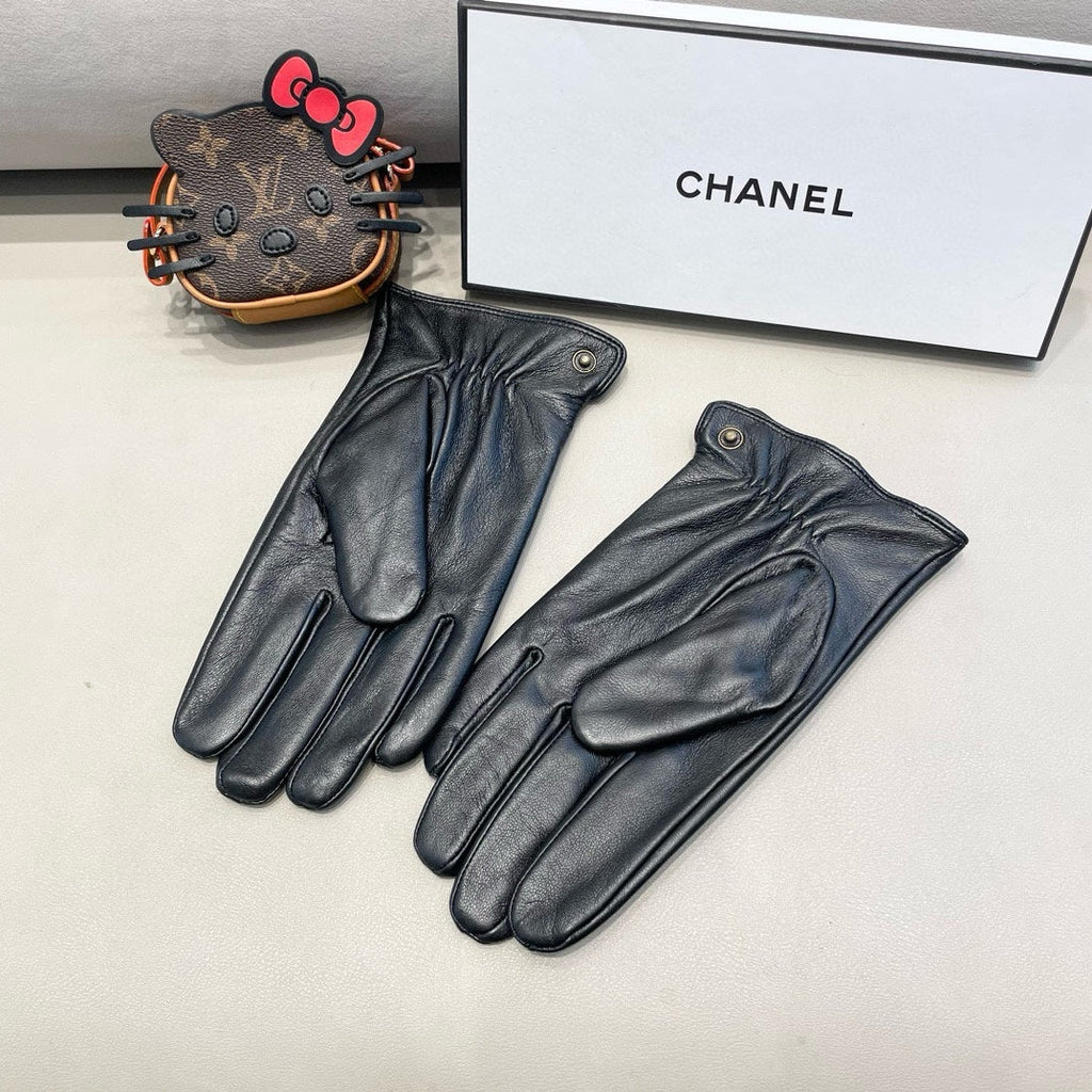 GUCCI DOUBLE G GLOVES IN BLACK LAMBSKIN 370906