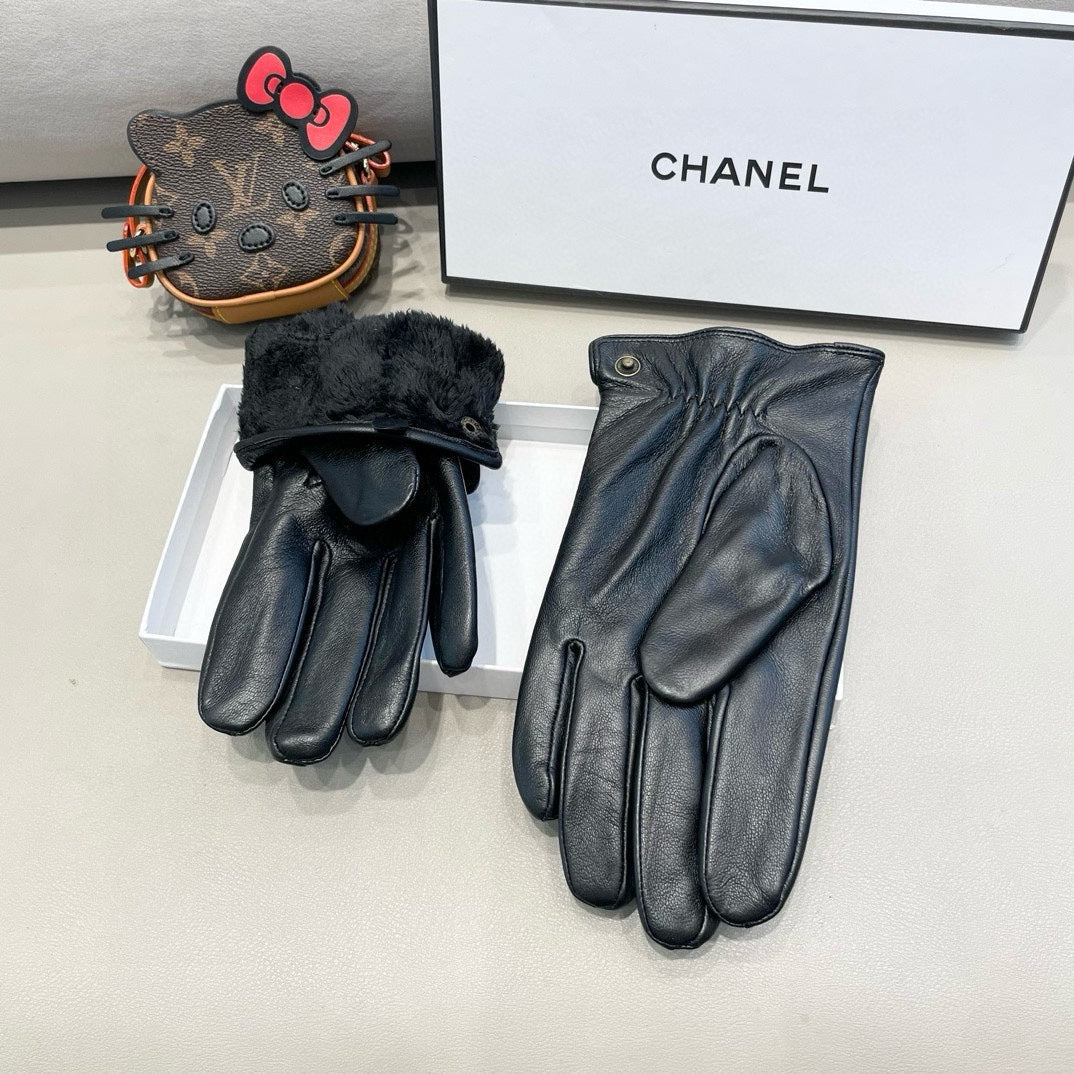 GUCCI DOUBLE G GLOVES IN BLACK LAMBSKIN 370906
