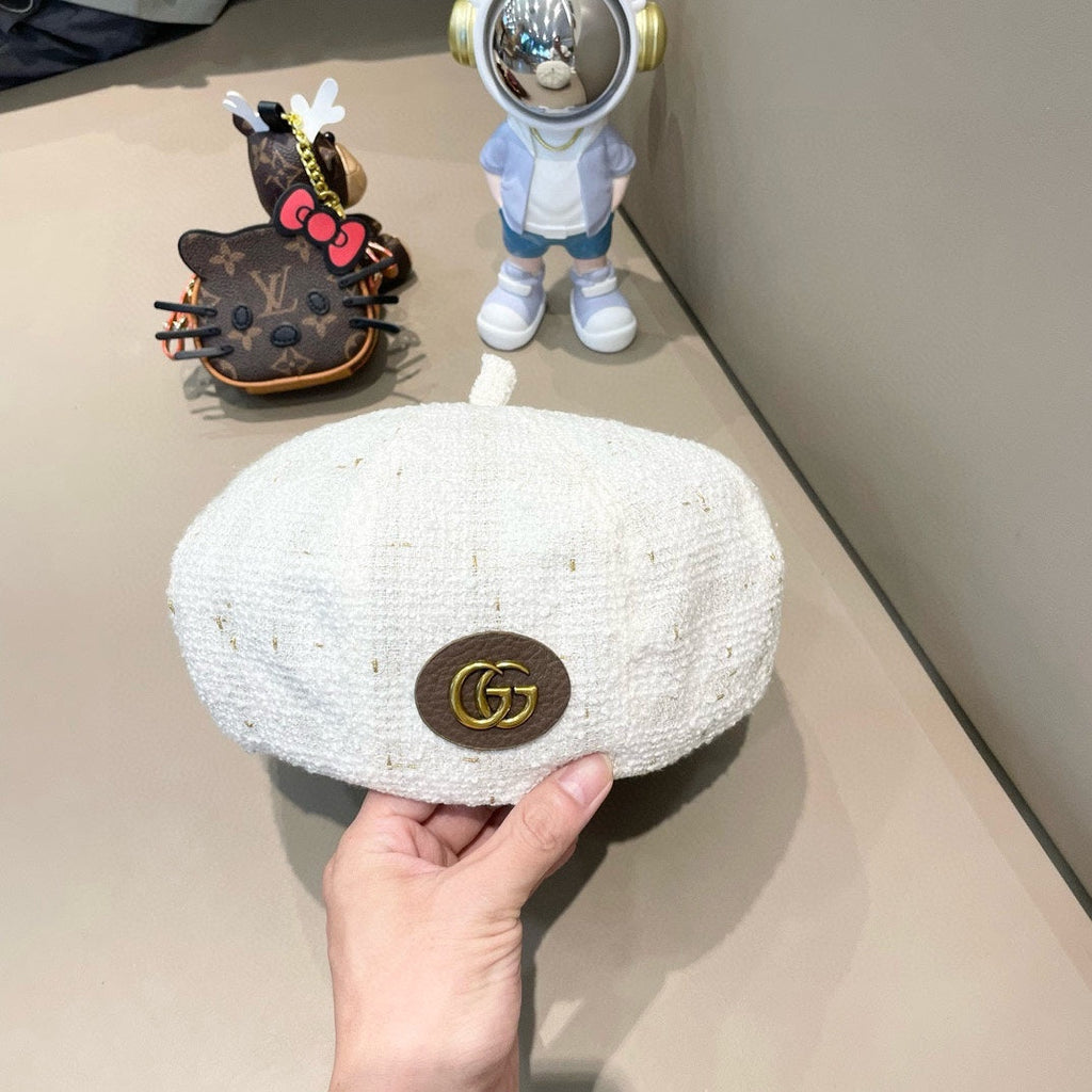 GUCCI BERRET HAT IN WHITE TWEED 394273