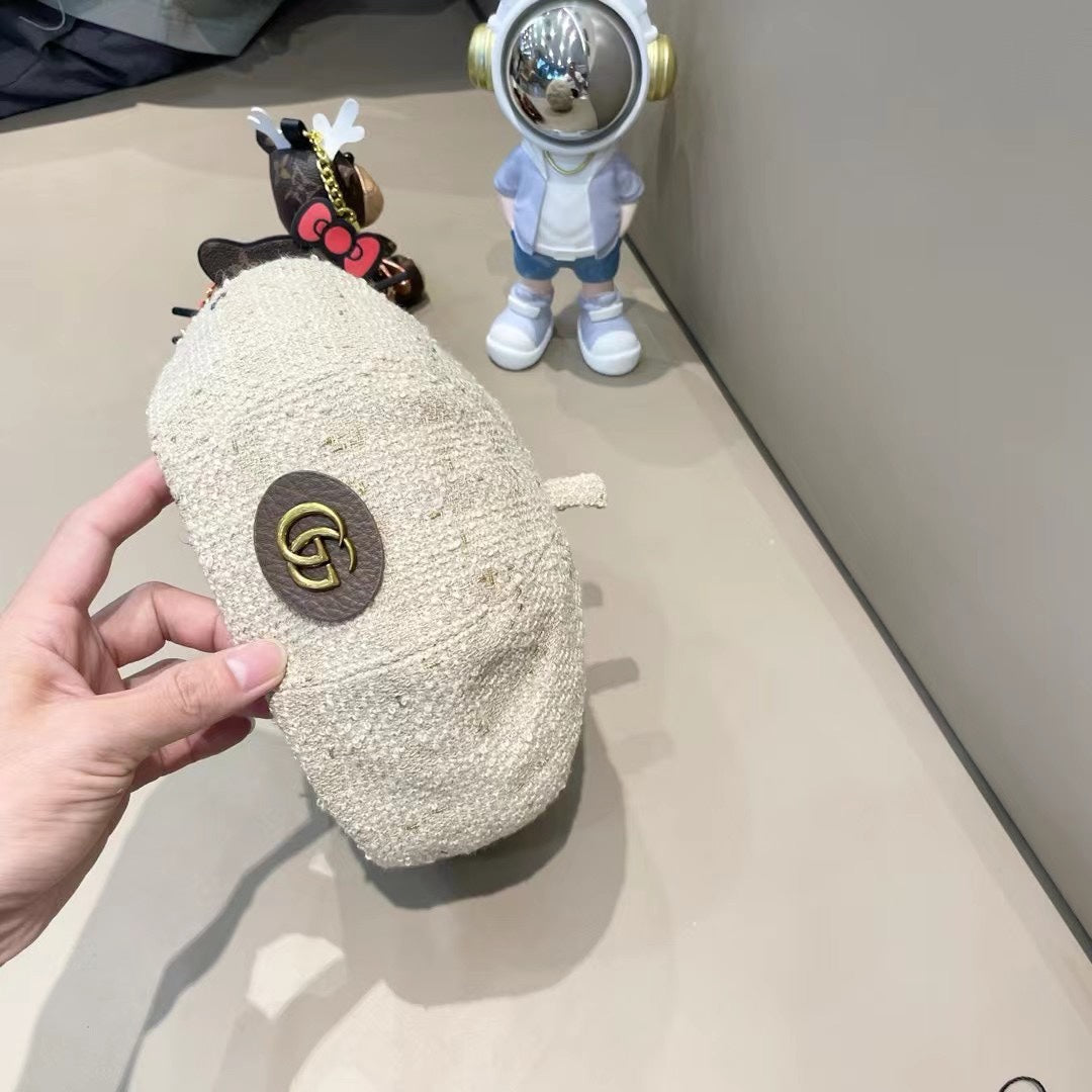 GUCCI BERRET HAT IN WHITE CREAM TWEED 394274