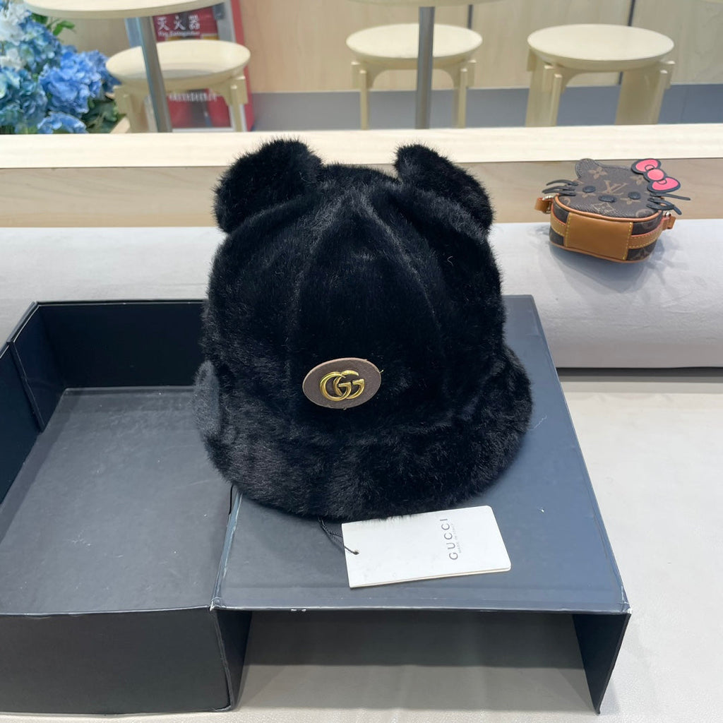 GUCCI BUCKET HAT IN BLACK FLEECE 397930