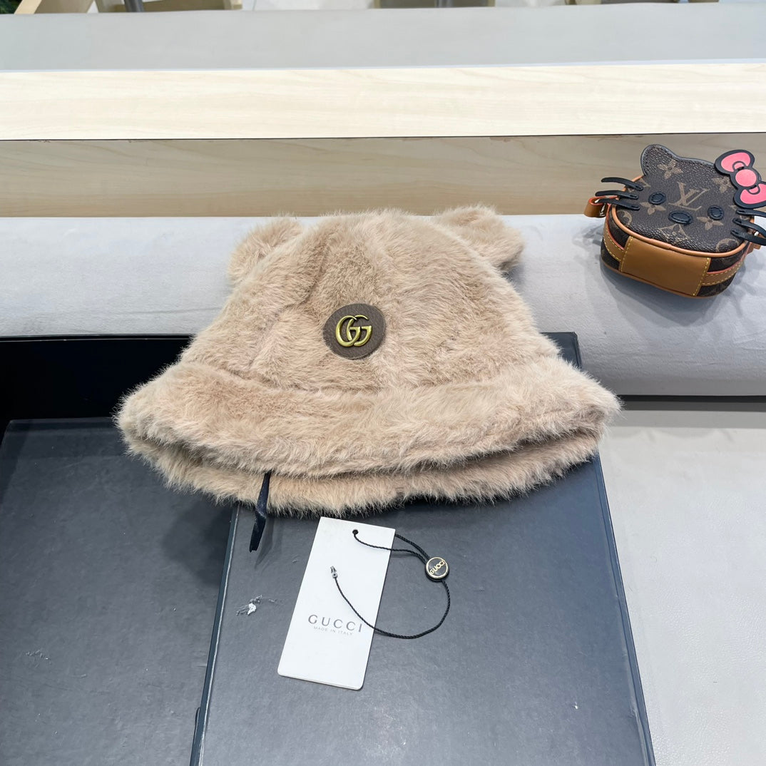 GUCCI BUCKET HAT IN CAMEL BEIGE FLEECE 397931