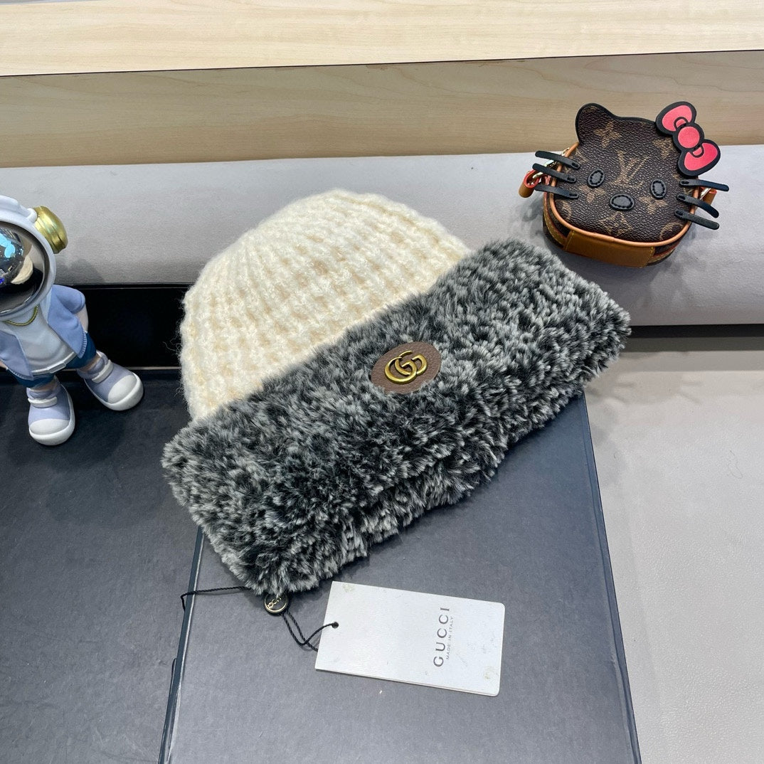 GUCCI BEANIE HAT IN WHITE WOOL AND FLEECE 399546