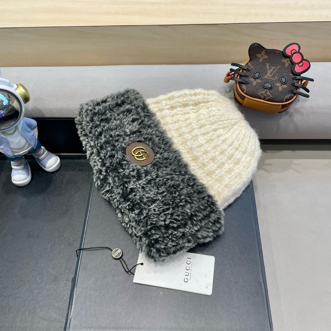 GUCCI BEANIE HAT IN WHITE WOOL AND FLEECE 399546