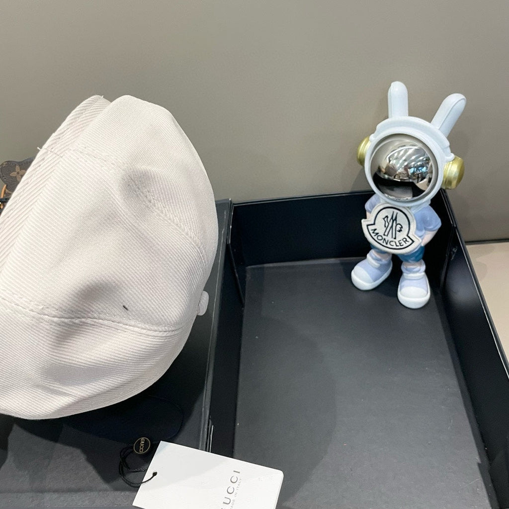 GUCCI BAKER BOY CAP IN WHITE FABRIC 400797