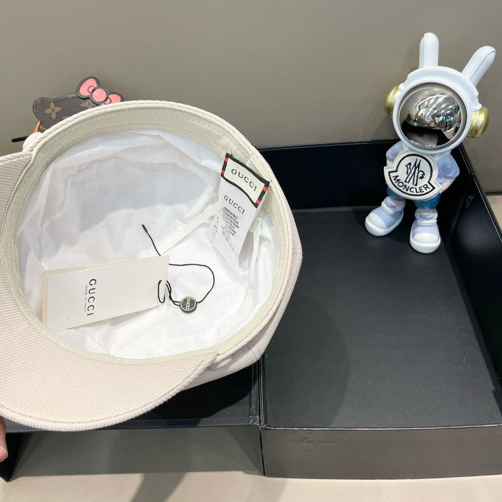 GUCCI BAKER BOY CAP IN WHITE FABRIC 400797