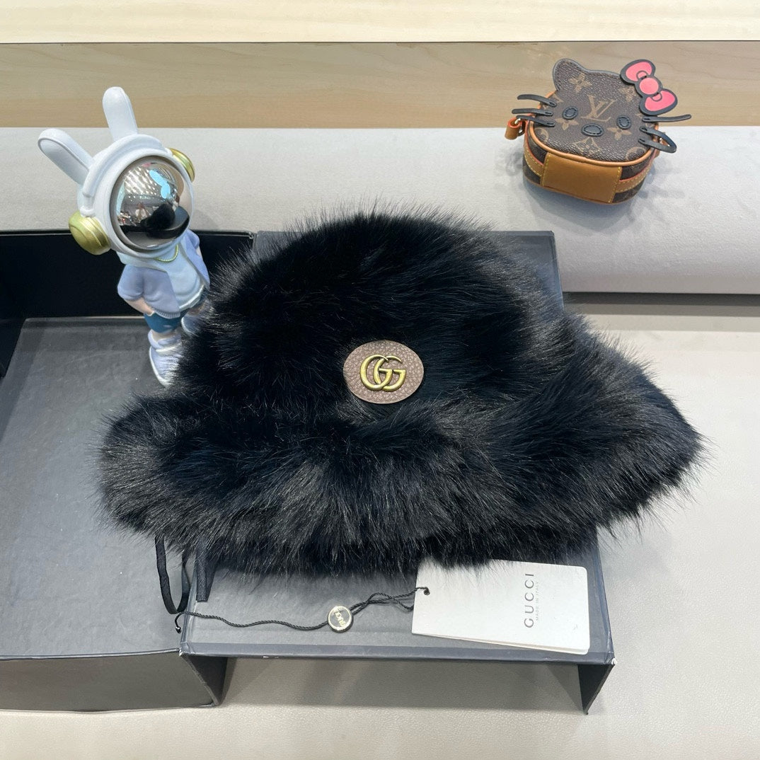 GUCCI BUCKET HAT IN BLACK FOX FUR 404752