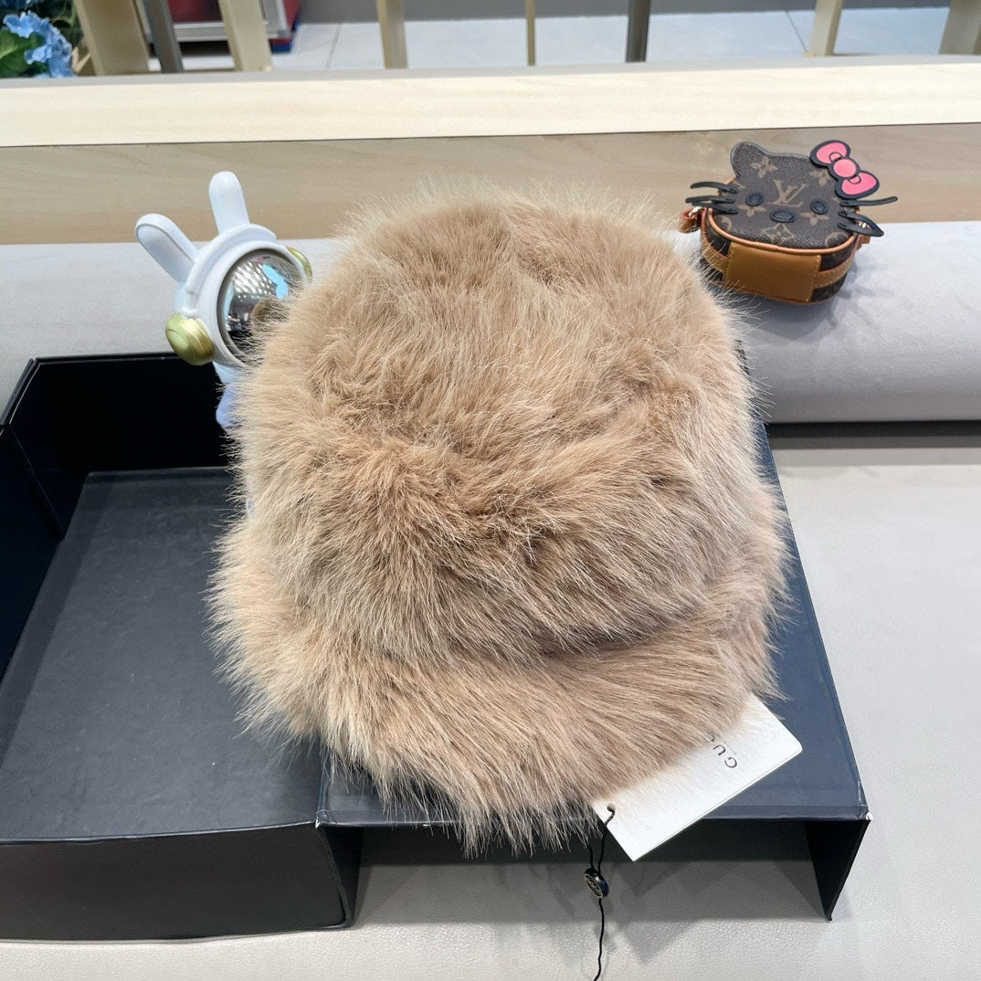GUCCI BUCKET HAT IN CAMEL BEIGE FOX FUR 404751