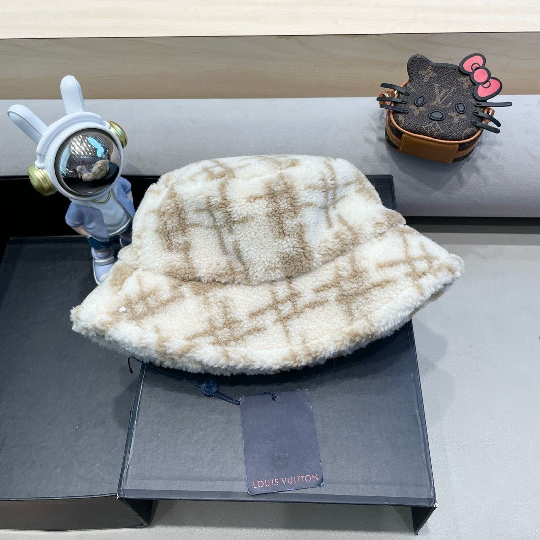 LOUIS VUITTON BUCKET HAT IN WHITE MIX BEIGE FLEECE 404740