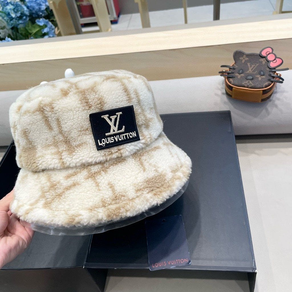 LOUIS VUITTON BUCKET HAT IN WHITE MIX BEIGE FLEECE 404740