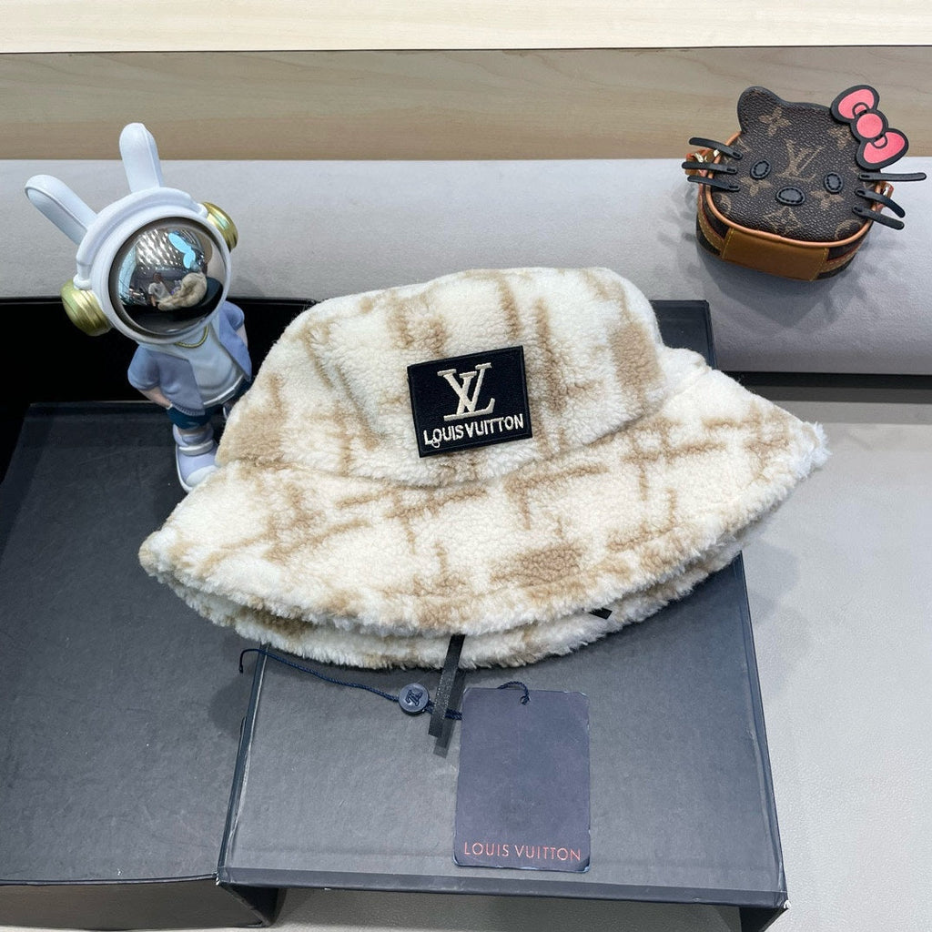 LOUIS VUITTON BUCKET HAT IN WHITE MIX BEIGE FLEECE 404740