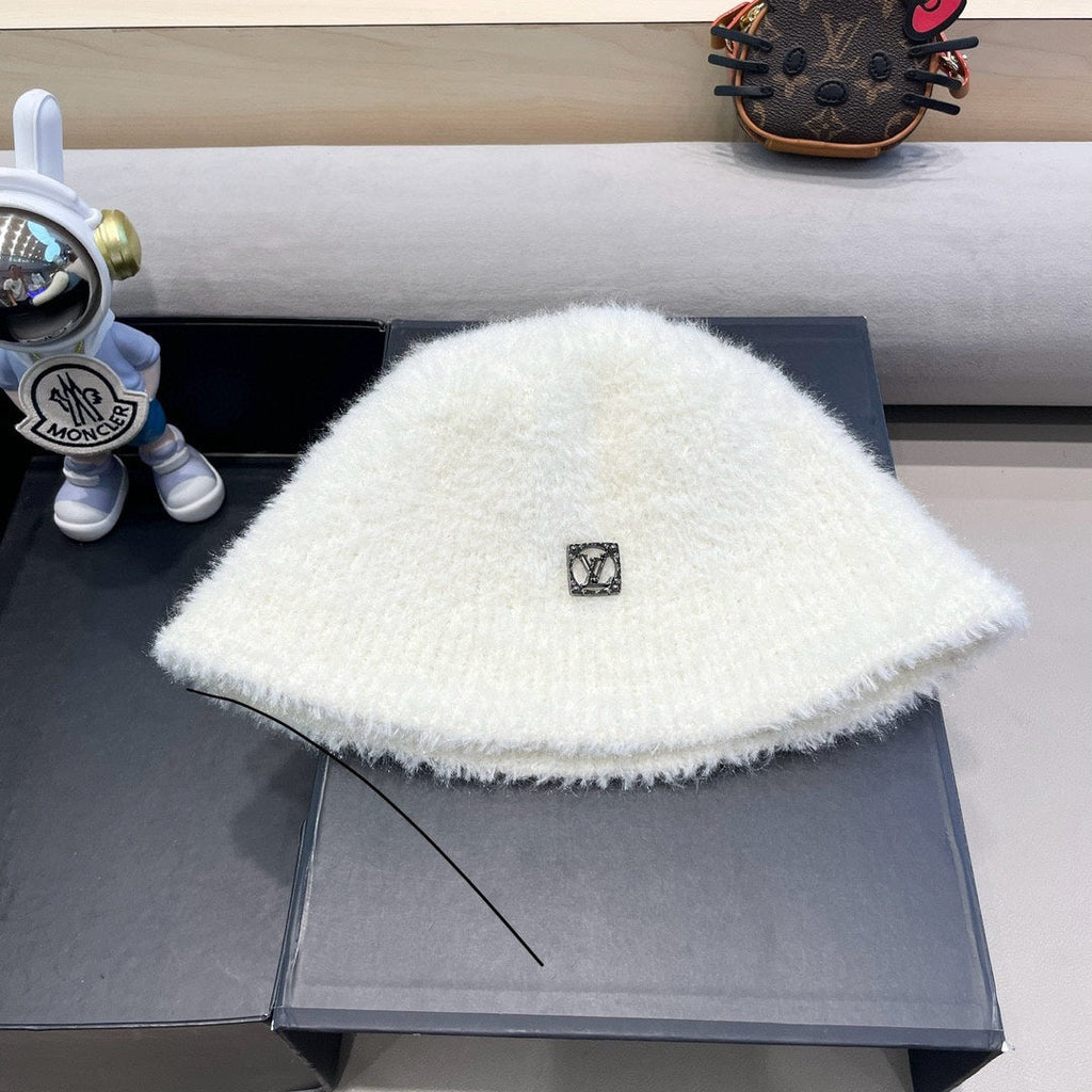 LOUIS VUITTON BUCKET HAT IN WHITE RABBIT FUR 404834