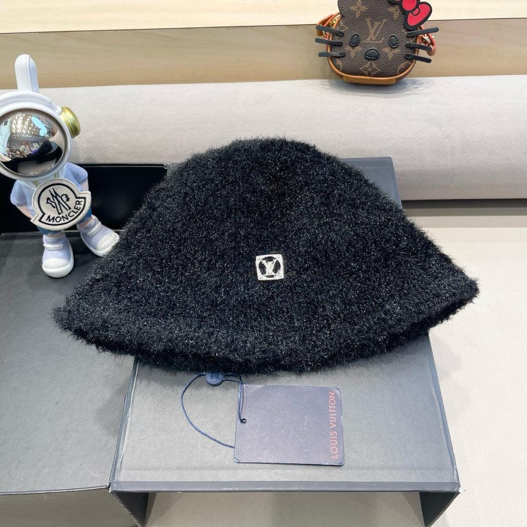 LOUIS VUITTON BUCKET HAT IN BLACK RABBIT FUR 404833
