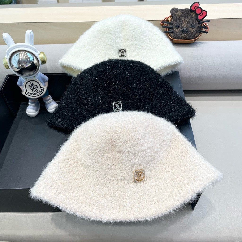 LOUIS VUITTON BUCKET HAT IN BLACK RABBIT FUR 404833