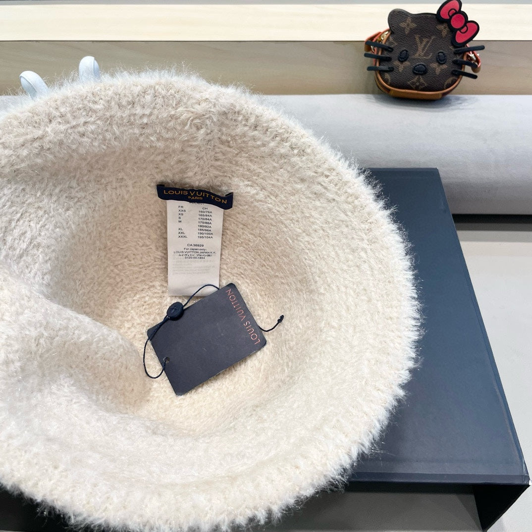 LOUIS VUITTON BUCKET HAT IN BEIGE RABBIT FUR 404832
