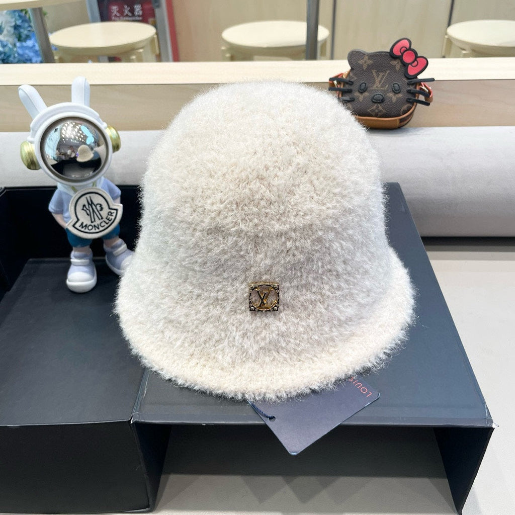 LOUIS VUITTON BUCKET HAT IN BEIGE RABBIT FUR 404832