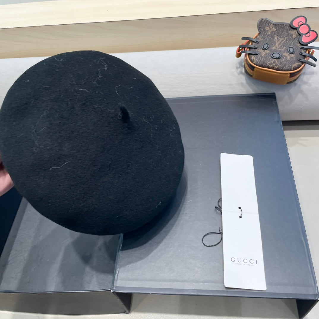 GUCCI BERET HAT IN BLACK WOOL 406886