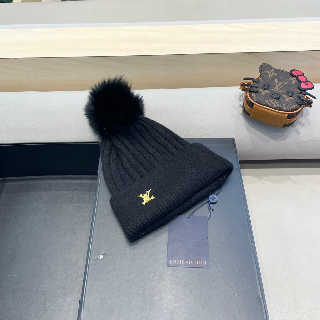 LOUIS VUITTON KNITTED BEANIE HAT IN BLACK WOOL AND FOX FUR 409788