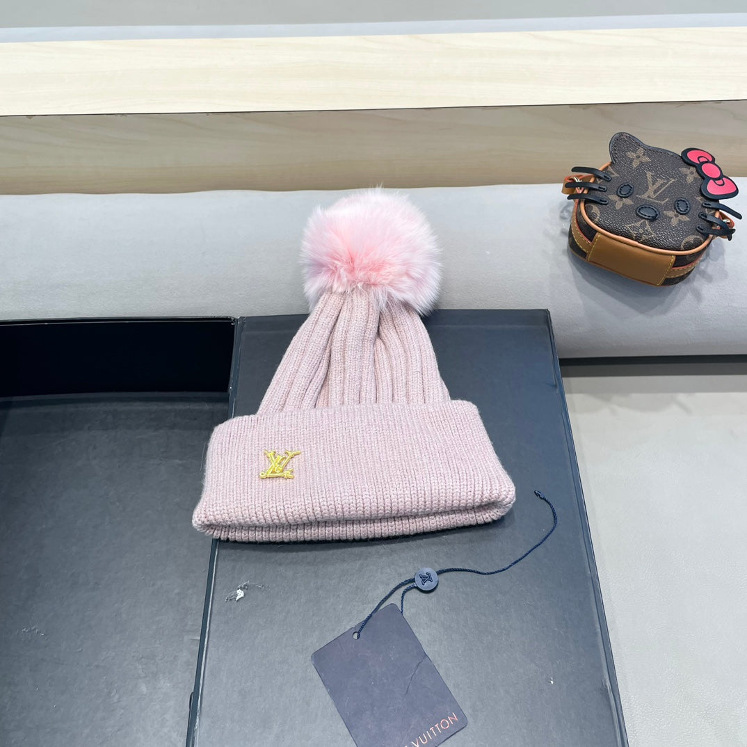 LOUIS VUITTON KNITTED BEANIE HAT IN LIGHT PINK WOOL AND FOX FUR 409789