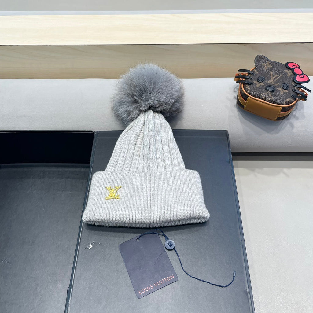 LOUIS VUITTON KNITTED BEANIE HAT IN LIGHT GRAY WOOL AND FOX FUR 409791