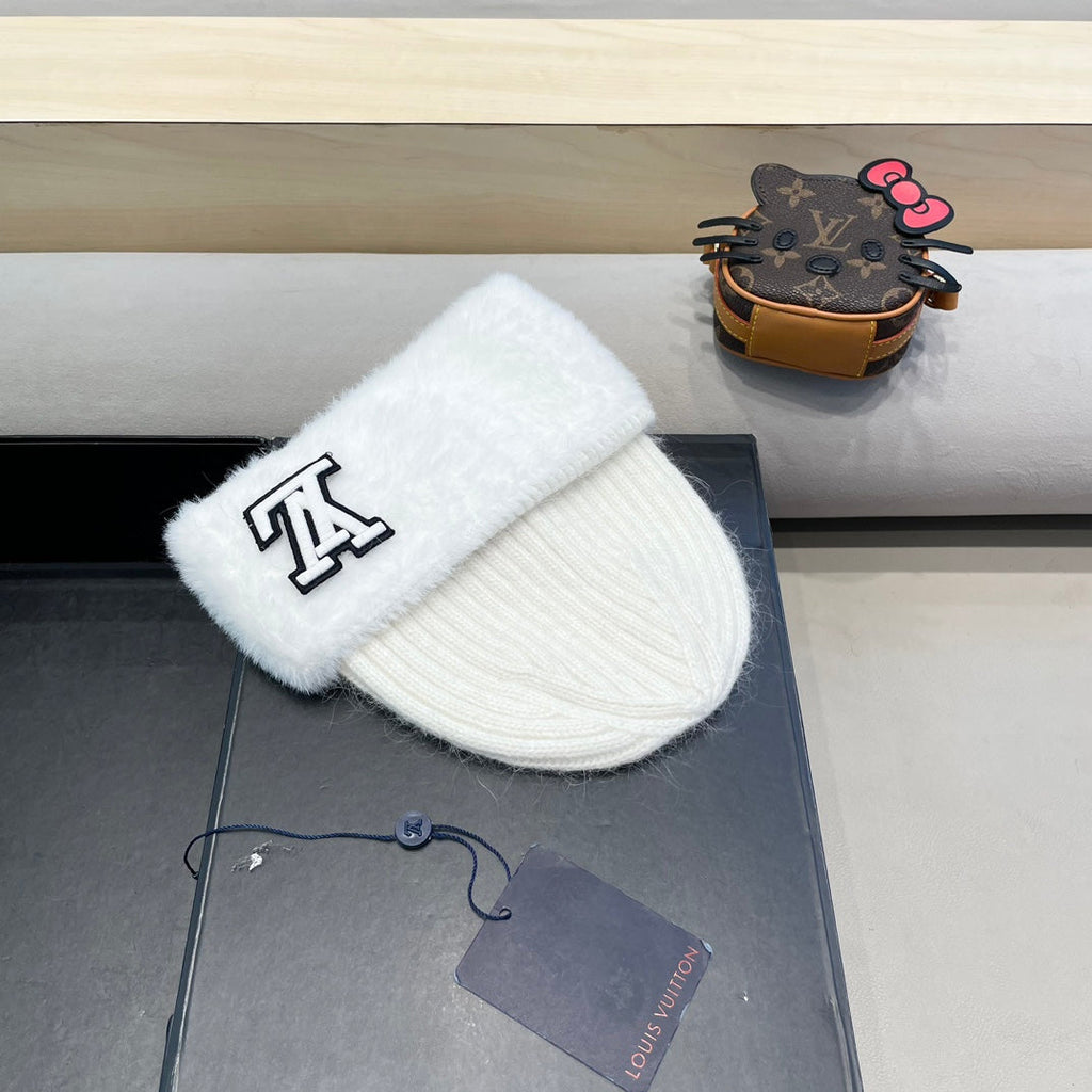 LOUIS VUITTON KNITTED BEANIE HAT IN WHITE WOOL AND RABBIT FUR 413354