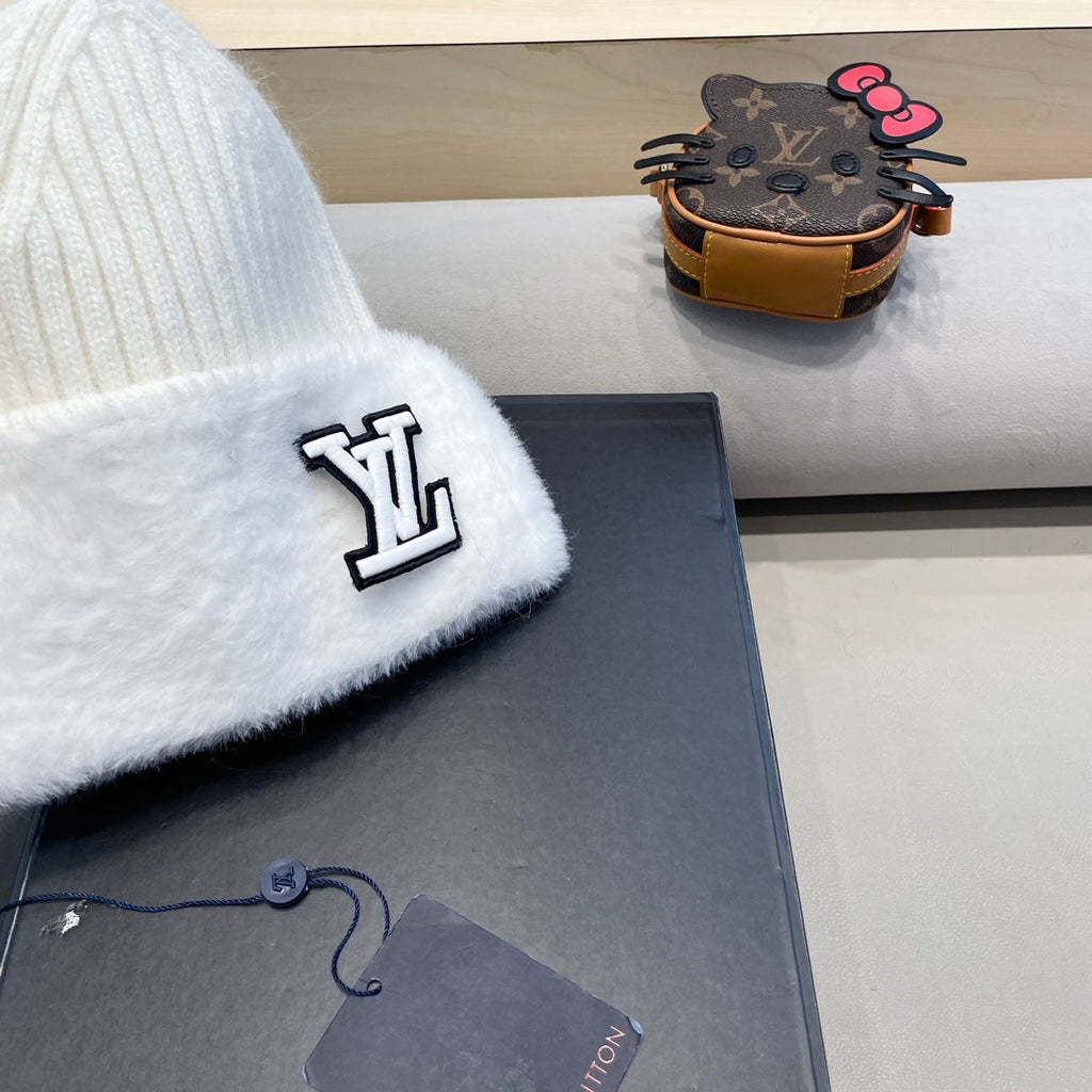 LOUIS VUITTON KNITTED BEANIE HAT IN WHITE WOOL AND RABBIT FUR 413354