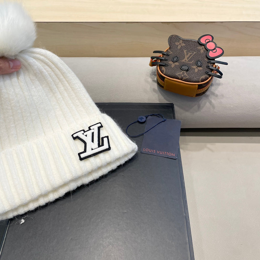 LOUIS VUITTON KNITTED BEANIE HAT IN WHITE WOOL 413368