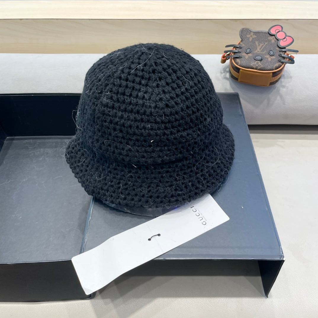 GUCCI KNITTED BUCKET HAT IN BLACK WOOL 413395