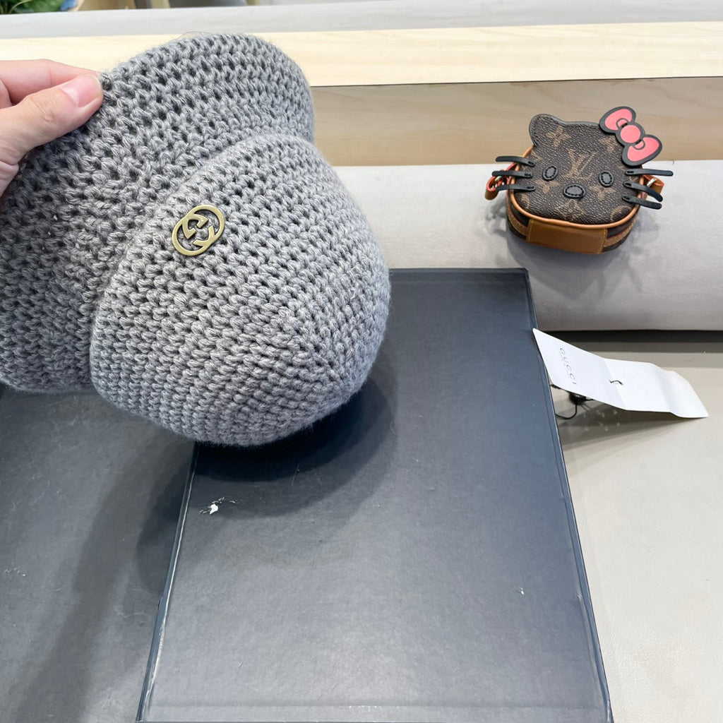 GUCCI KNITTED BUCKET HAT IN STEEL GRAY WOOL 413396
