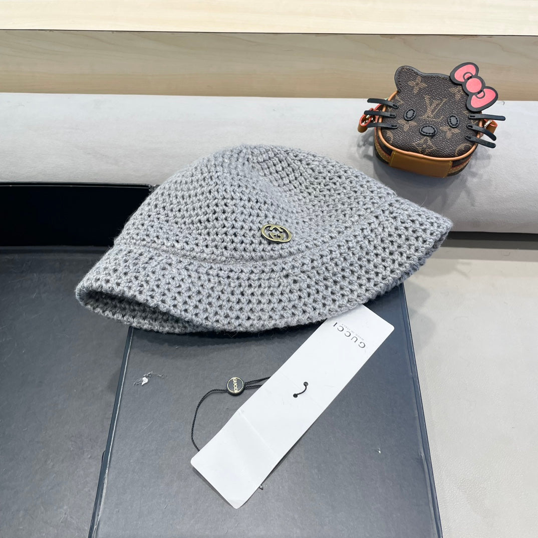 GUCCI KNITTED BUCKET HAT IN STEEL GRAY WOOL 413396