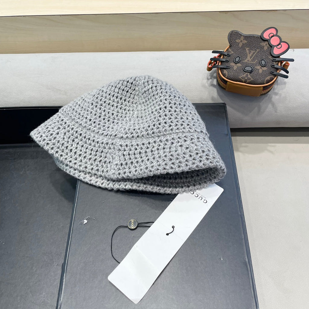 GUCCI KNITTED BUCKET HAT IN STEEL GRAY WOOL 413396