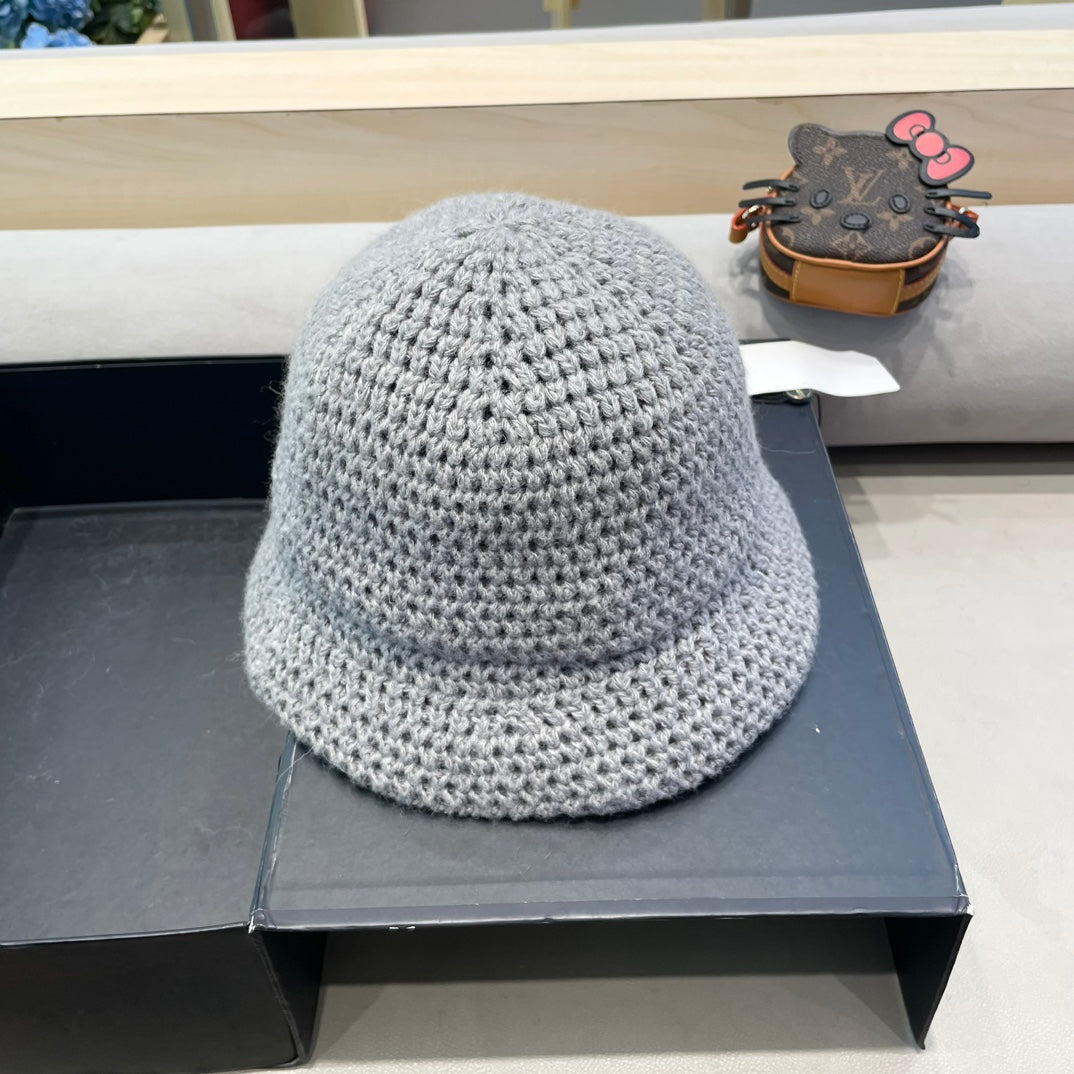 GUCCI KNITTED BUCKET HAT IN STEEL GRAY WOOL 413396