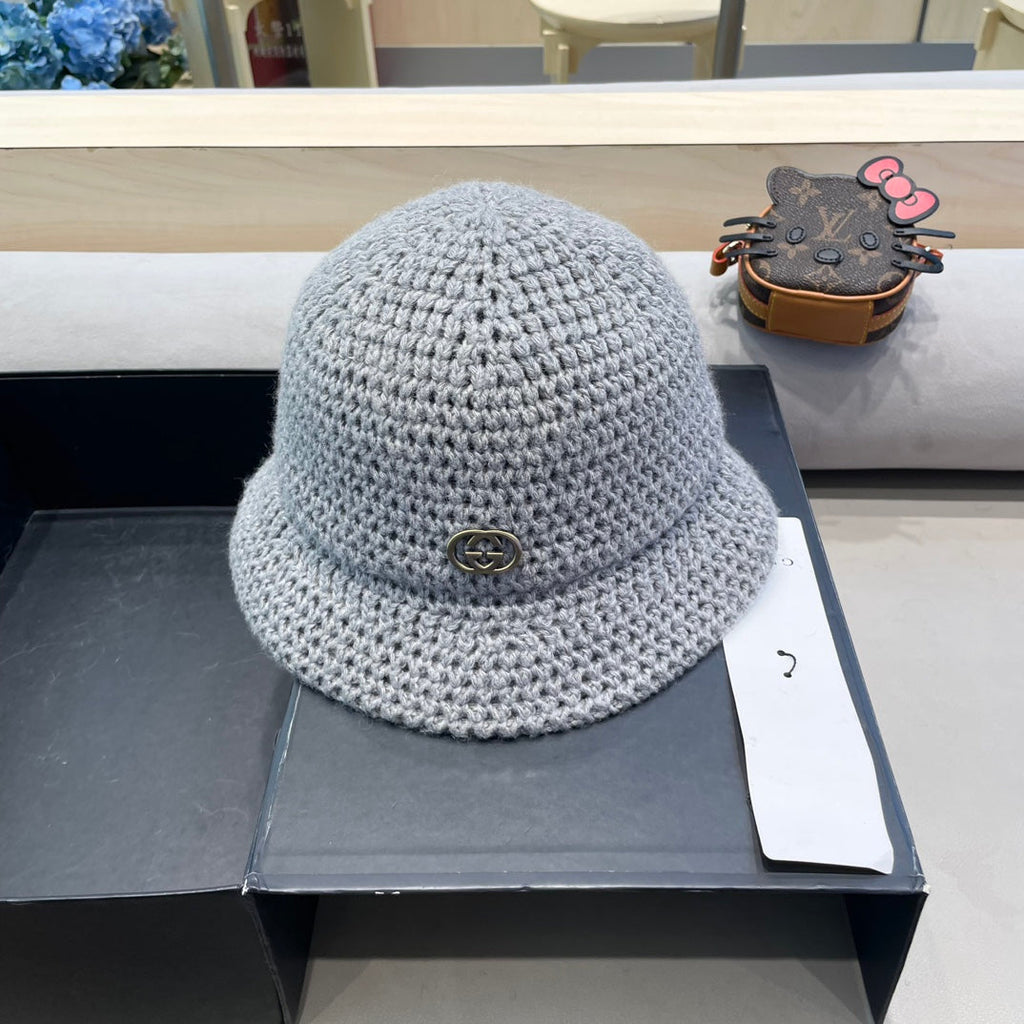 GUCCI KNITTED BUCKET HAT IN STEEL GRAY WOOL 413396