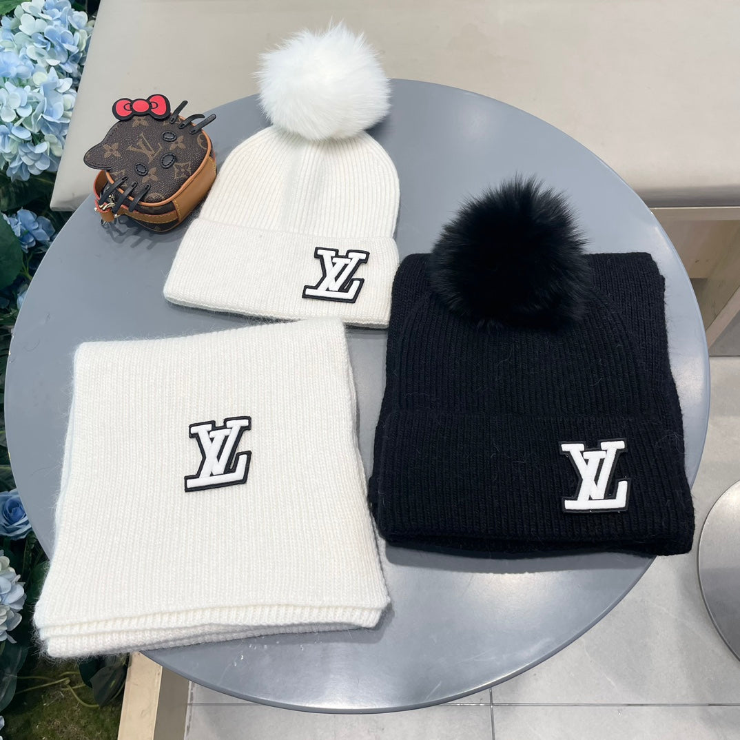 LOUIS VUITTON SET SCARF AND HAT IN WHITE WOOL AND FOX FUR 414791