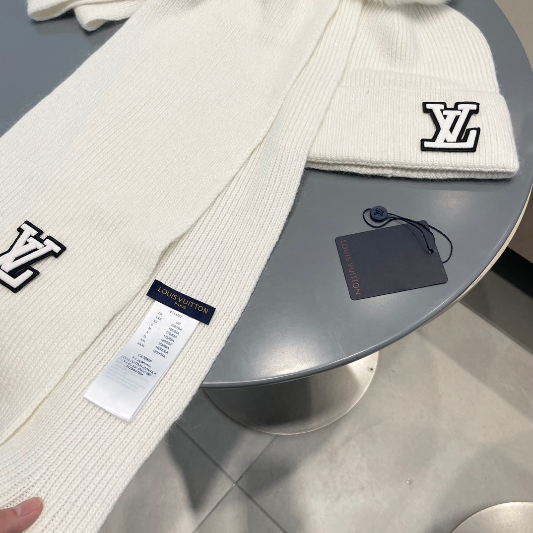 LOUIS VUITTON SET SCARF AND HAT IN WHITE WOOL AND FOX FUR 414791