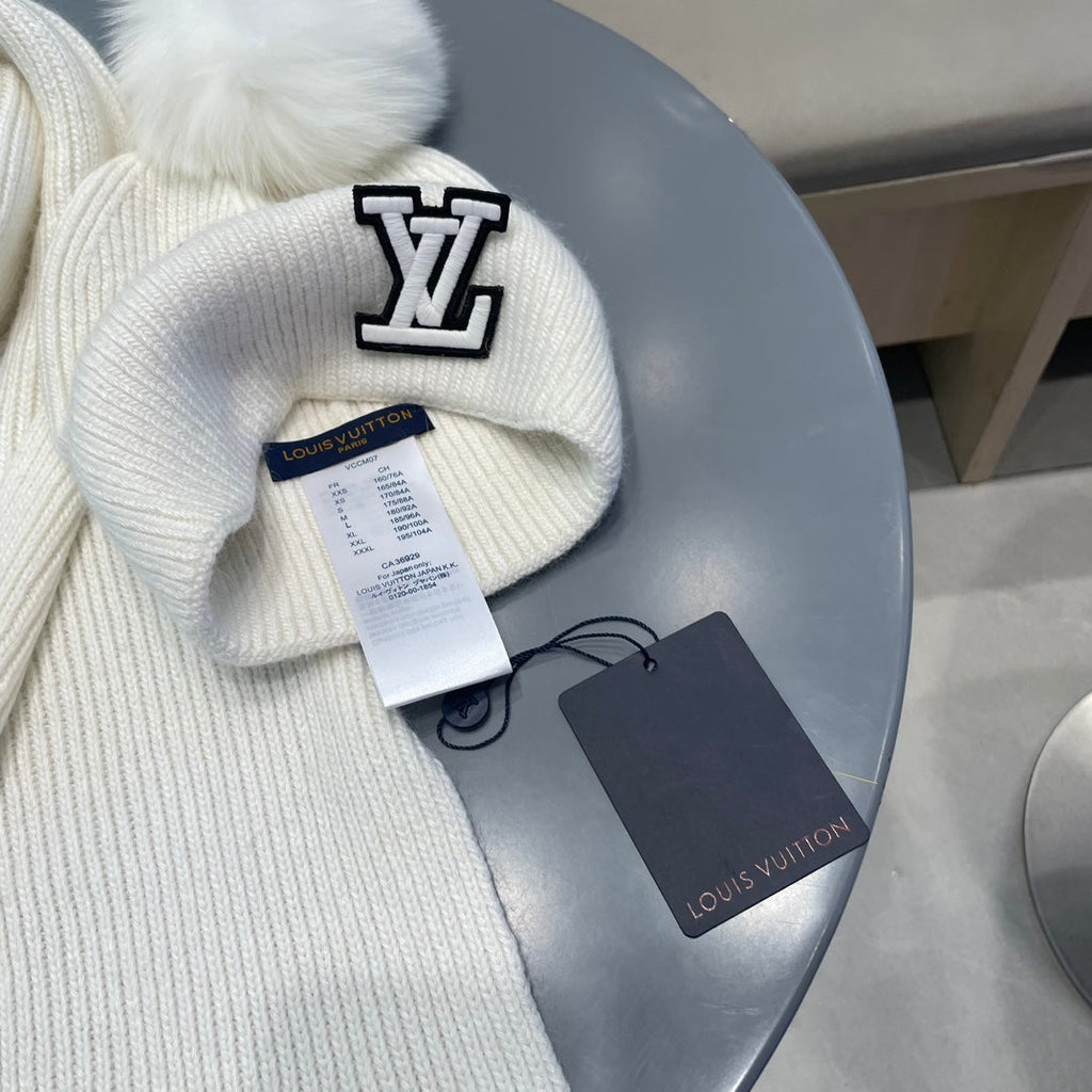 LOUIS VUITTON SET SCARF AND HAT IN WHITE WOOL AND FOX FUR 414791