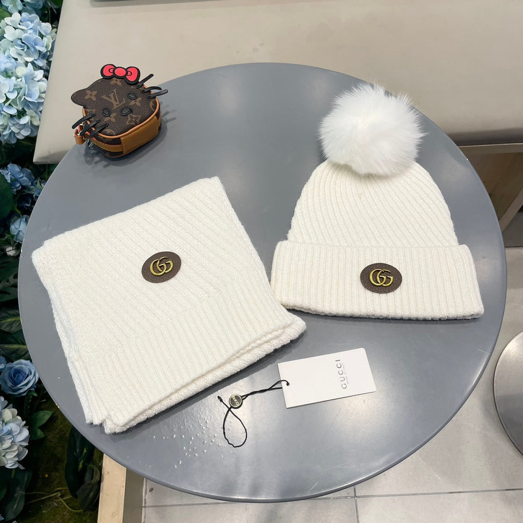 GUCCI SET SCARF AND HAT IN WHITE WOOL 414780
