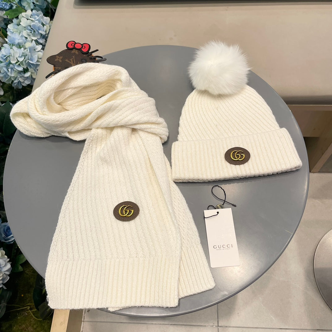 GUCCI SET SCARF AND HAT IN WHITE WOOL 414780