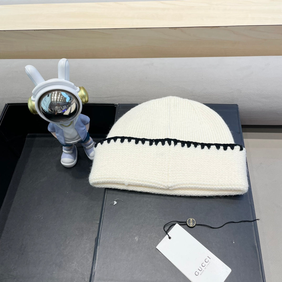 GUCCI BEANIE HAT IN WHITE WOOL 416412